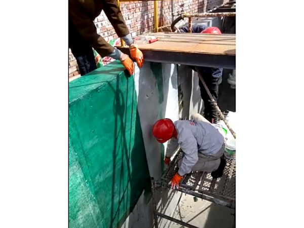 安阳市铜冶镇南鲁仙砖厂污水池三油两布玻璃钢施工